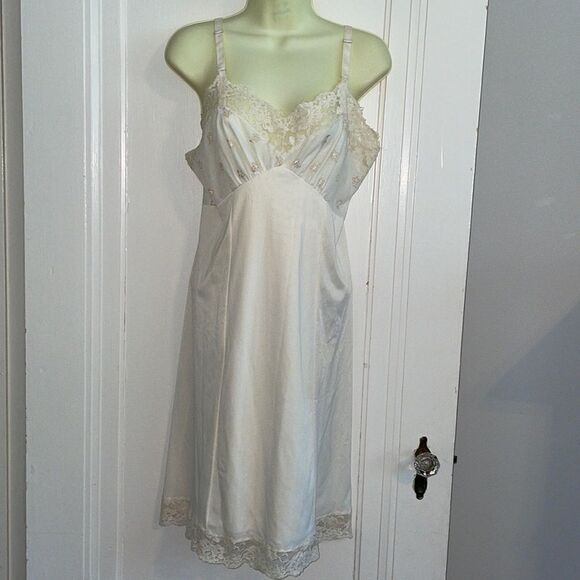 Vtg 50s cream colored nylon full slip - Picture 1 of 8